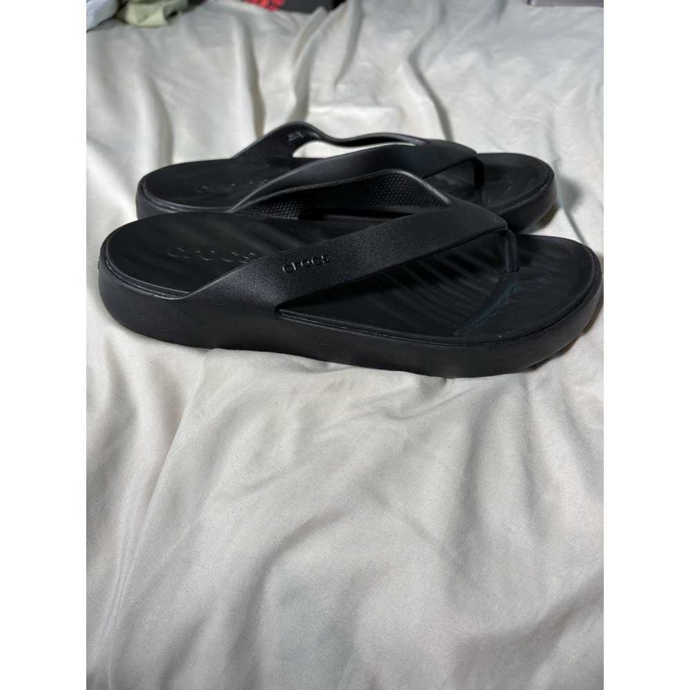 Crocs Getaway Flip Sandals Black Womens 9 Free Feel Comfort Thong Sandals - Picture 2 of 3